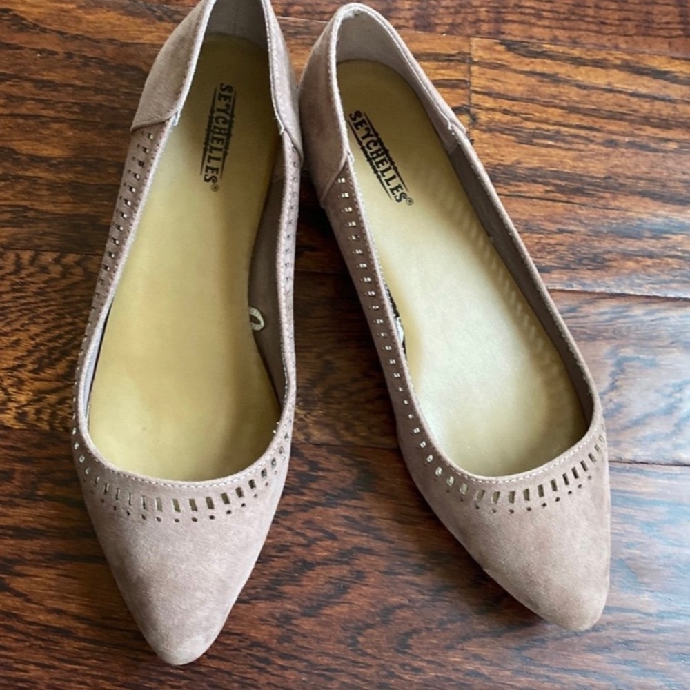 Seychelles Baby Pink 1.25" Wedges
Womens 7W Office Casual  Vegan Faux
Suede